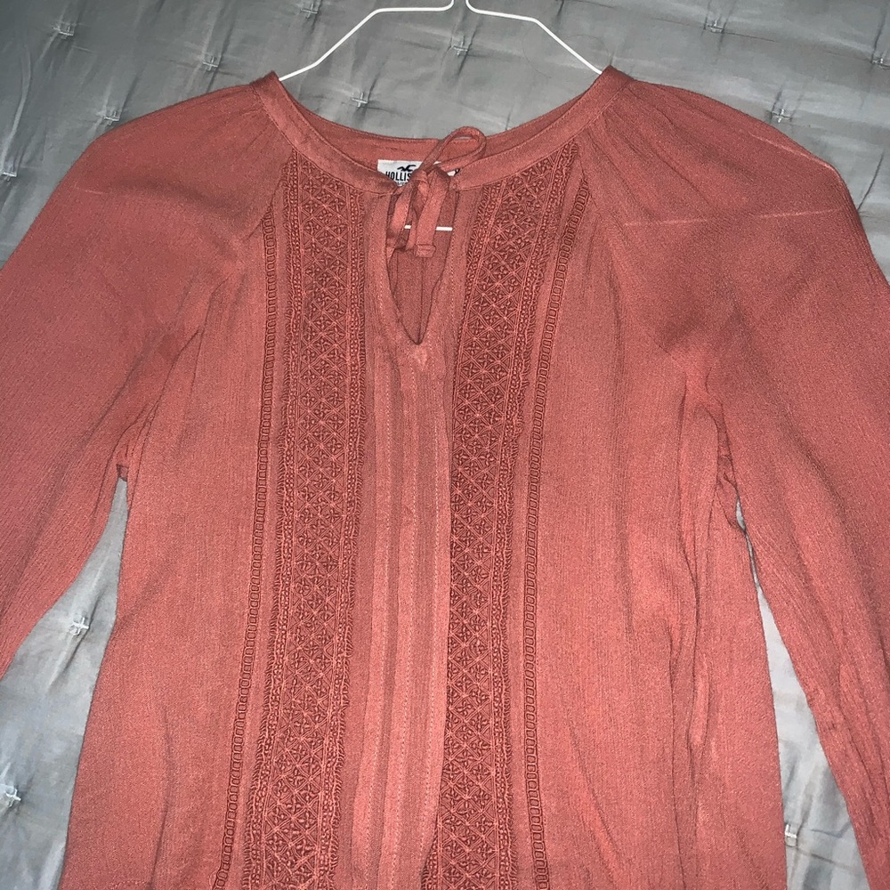 hollister flowy blouse!